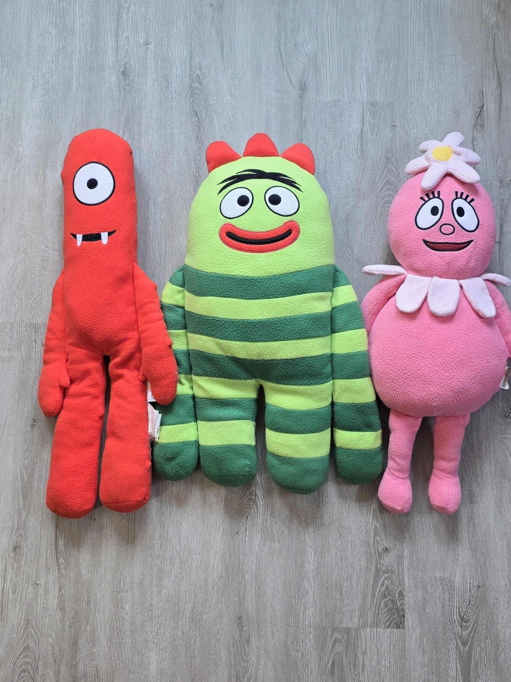 Yo Gabba Gabba 24” Plush Cuddle Pillow Stuffed Animals Green/Pink/ Red 2011